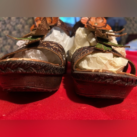 Elite Shelby, size 8, excellent condition, adjustable strap. - Picture 7 of 11